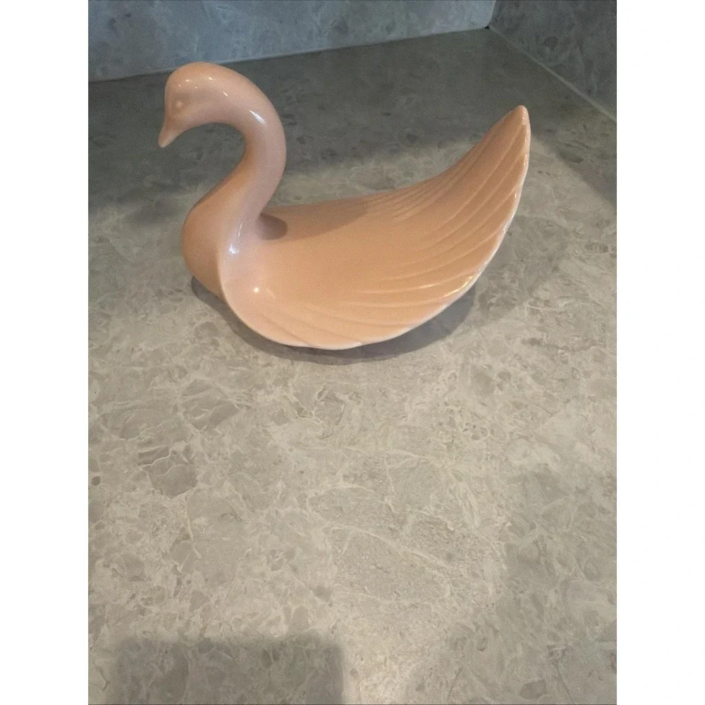 Vtg Peach Glazed Ceramic Swan Bathroom Decor, Towel Holder Retro/MCM Taiwan, EUC